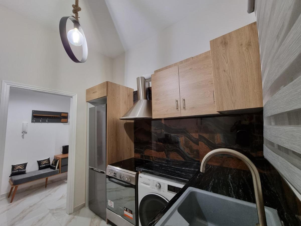 Arman Group Arya Apartment *